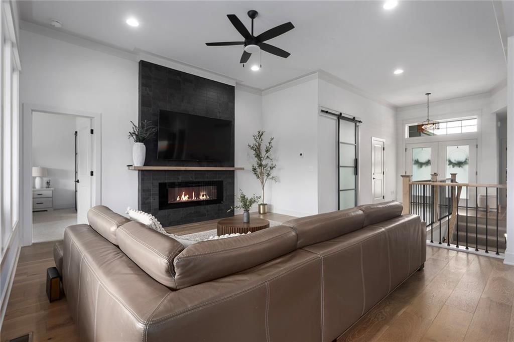 404 NE Pavilion Drive — photo 8