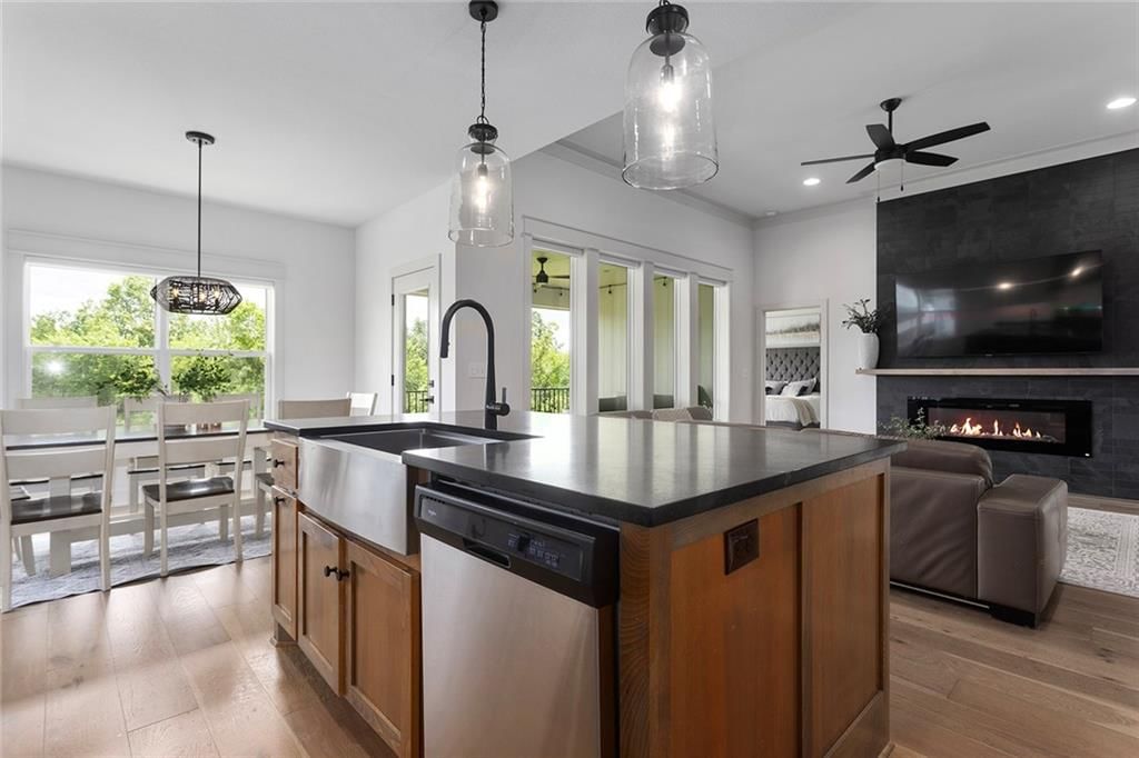 404 NE Pavilion Drive — photo 12