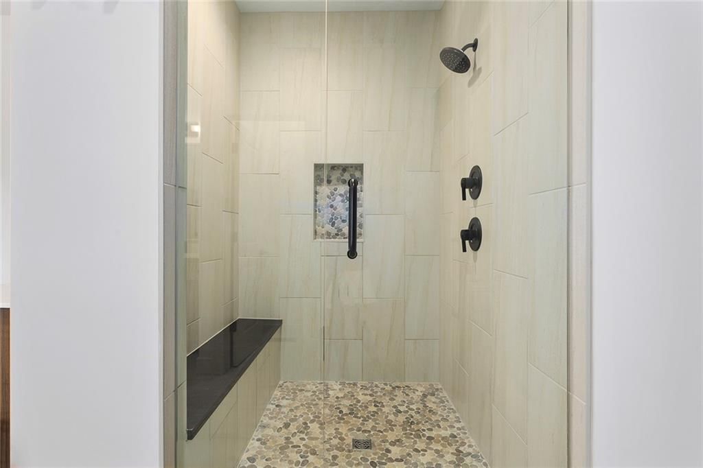 404 NE Pavilion Drive — photo 22