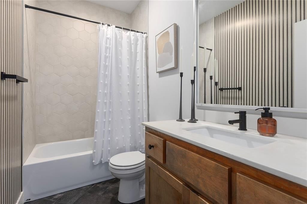 404 NE Pavilion Drive — photo 28