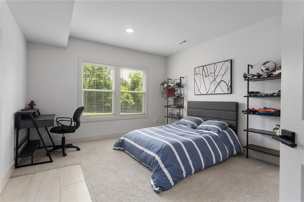 404 NE Pavilion Drive — photo 37