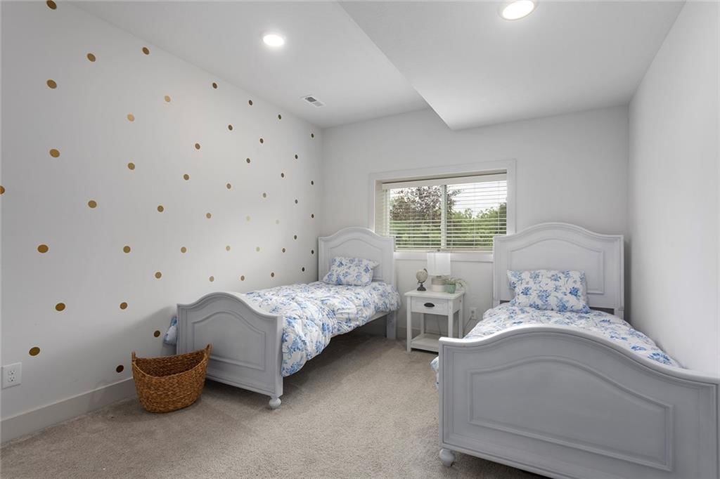 404 NE Pavilion Drive — photo 39