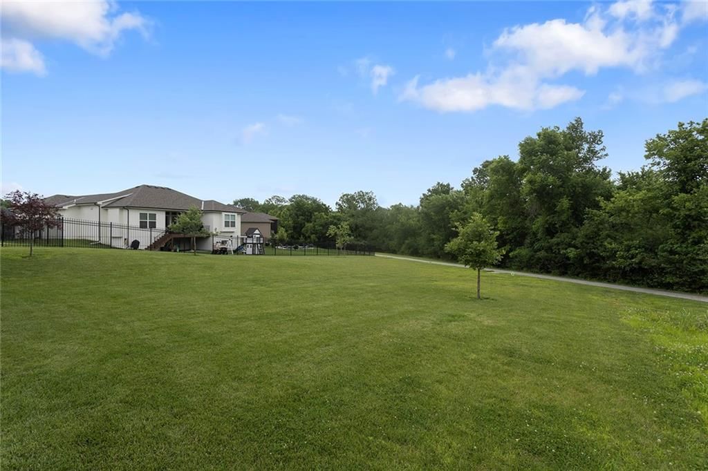 404 NE Pavilion Drive — photo 46