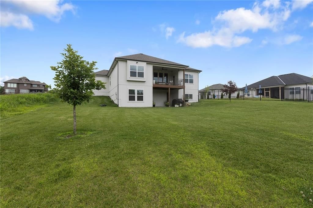 404 NE Pavilion Drive — photo 47