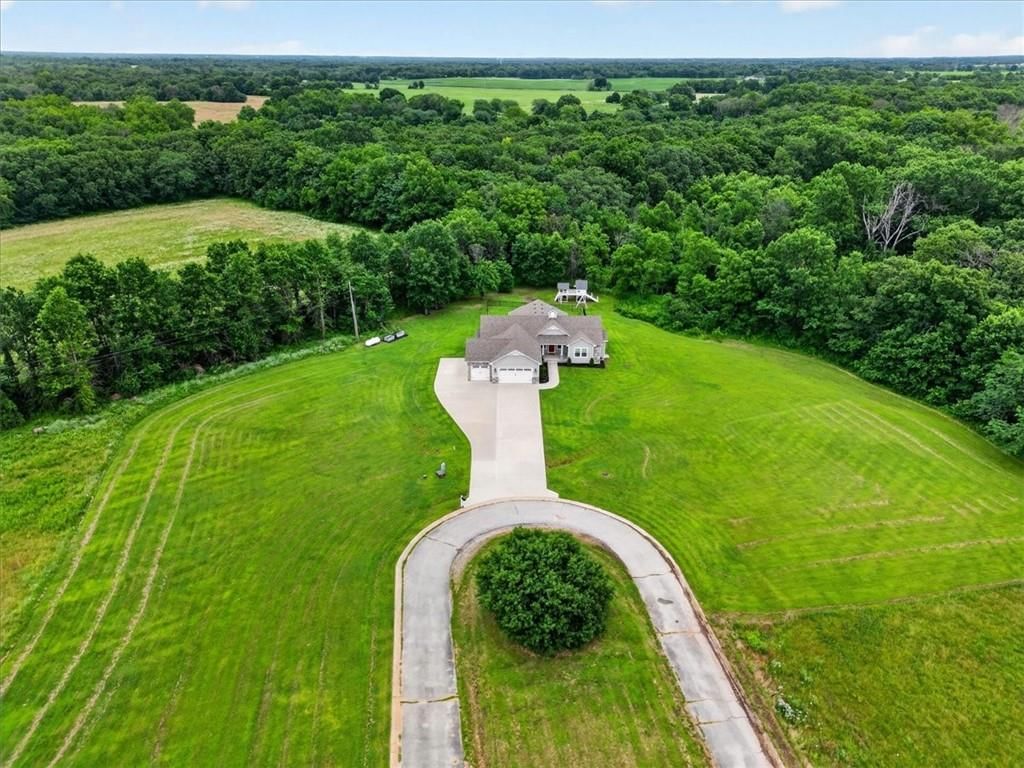 803 NE Lakota Drive — photo 4