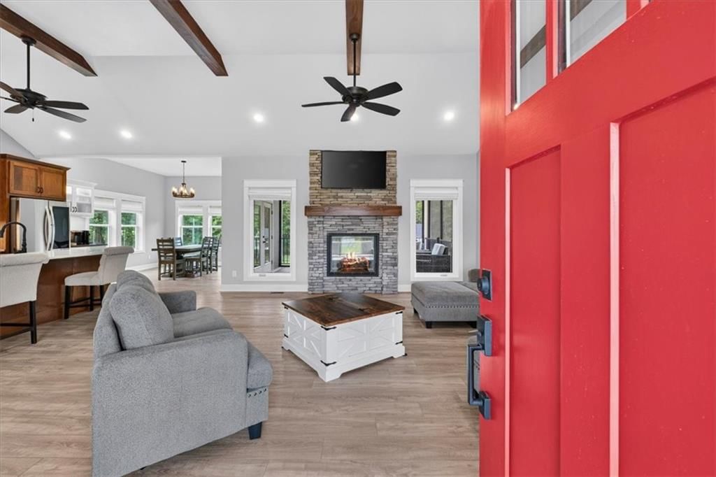 803 NE Lakota Drive — photo 5