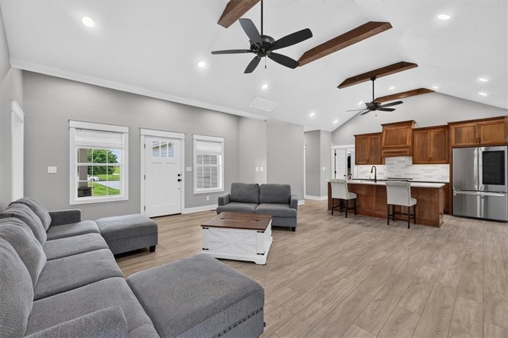 803 NE Lakota Drive — photo 6