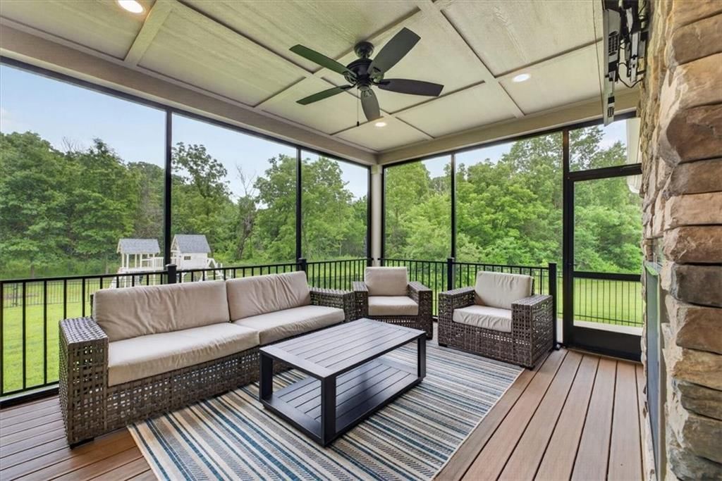 803 NE Lakota Drive — photo 8