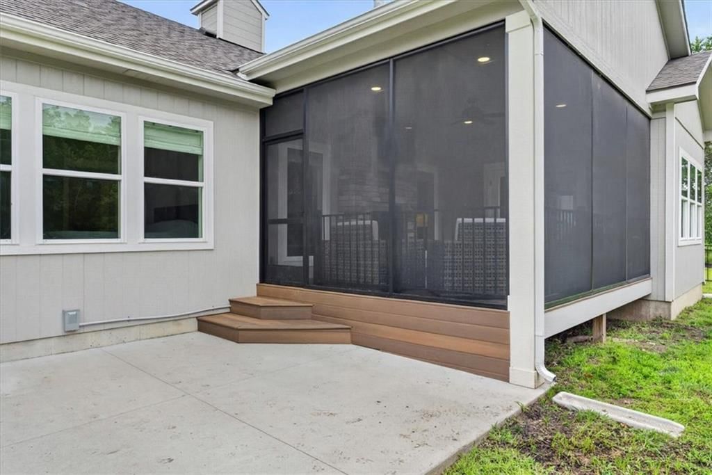 803 NE Lakota Drive — photo 10