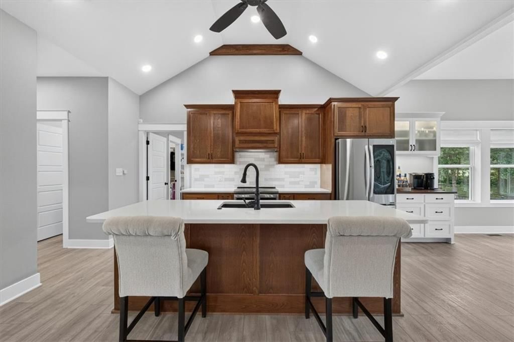 803 NE Lakota Drive — photo 16