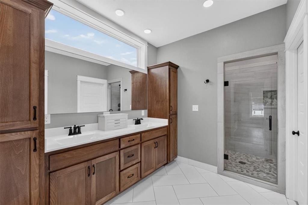 803 NE Lakota Drive — photo 21