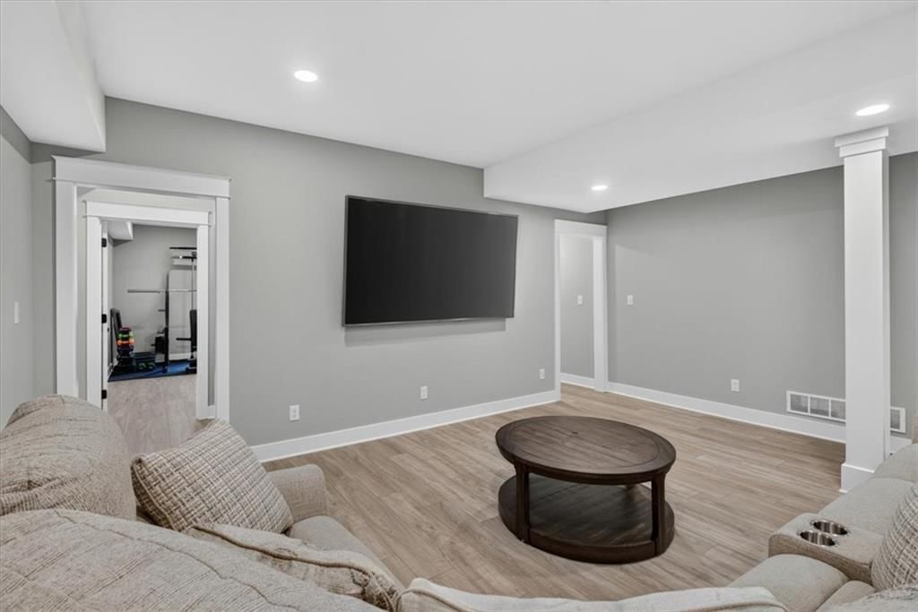 803 NE Lakota Drive — photo 36