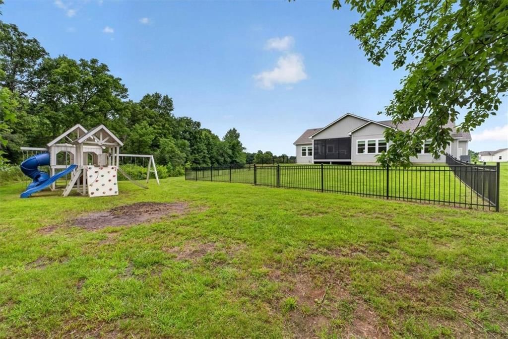 803 NE Lakota Drive — photo 43