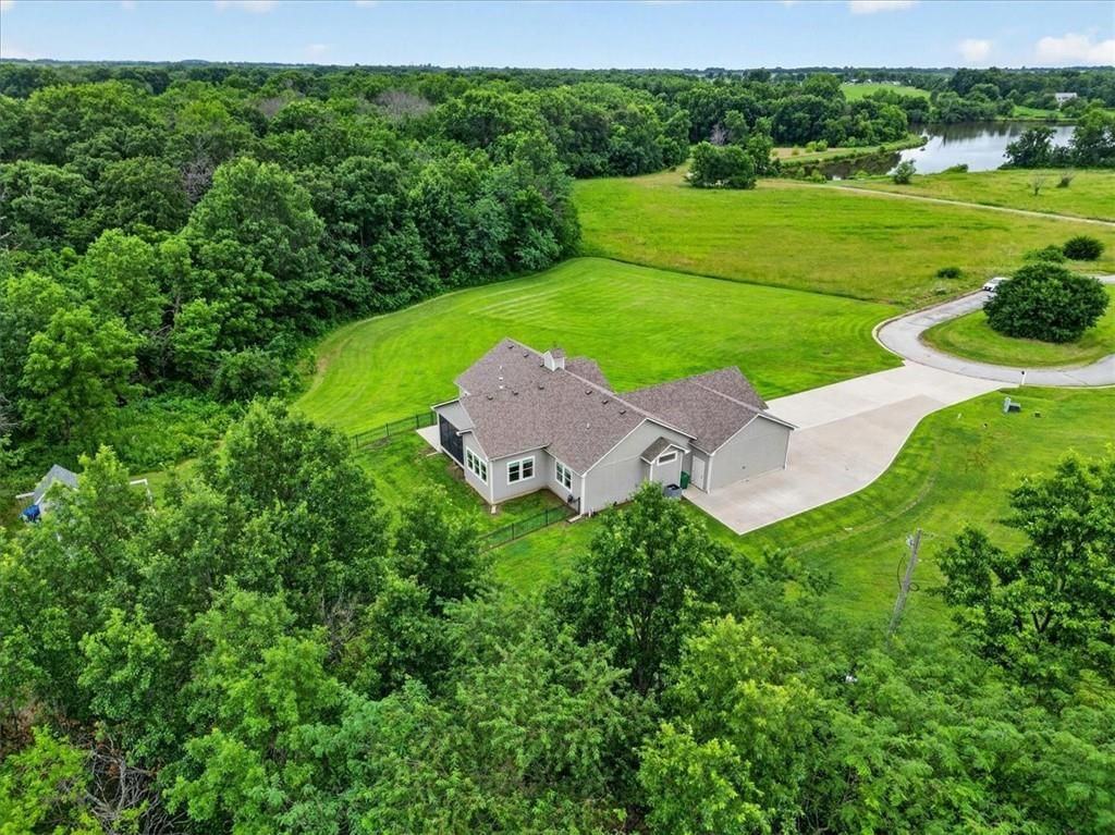 803 NE Lakota Drive — photo 45
