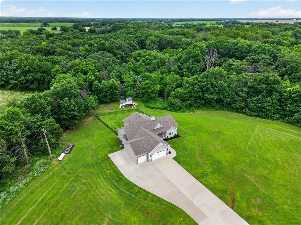 803 NE Lakota Drive — photo 46