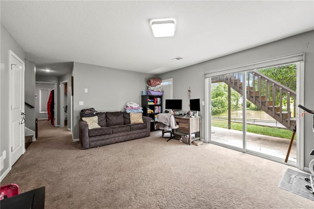8401 N Wayland Avenue — photo 20