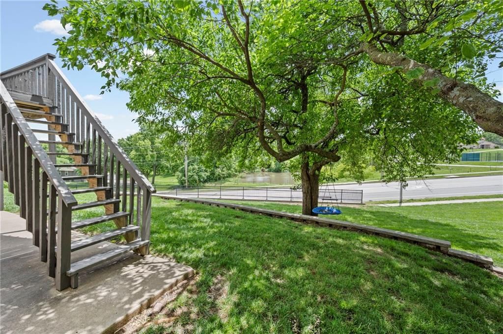 8401 N Wayland Avenue — photo 35