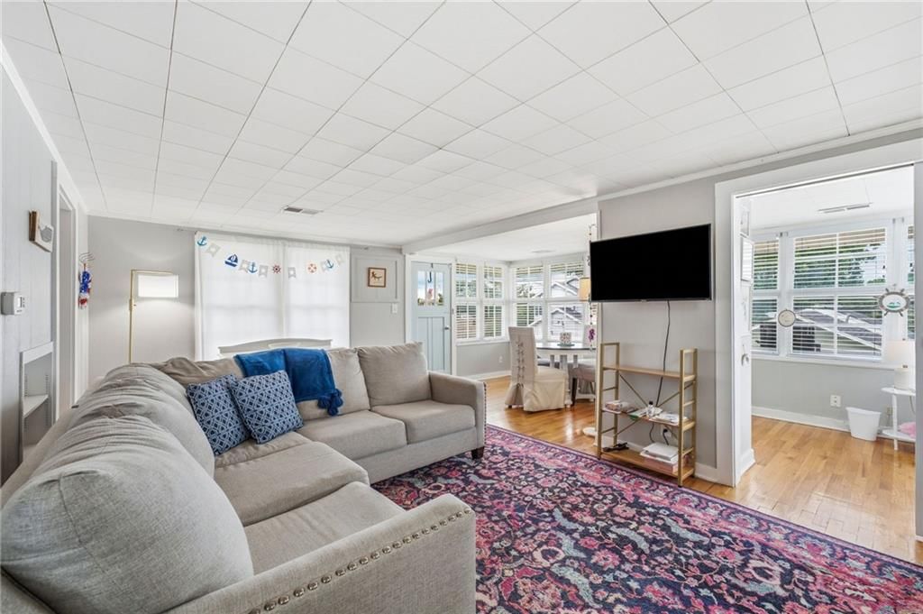 152 Beach Drive — photo 7