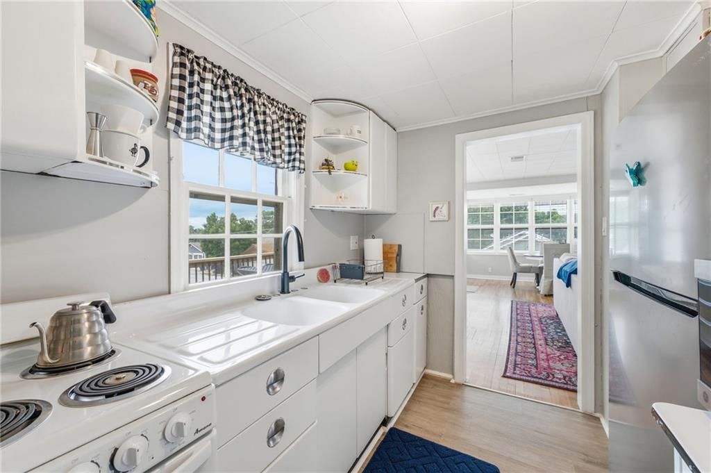 152 Beach Drive — photo 11