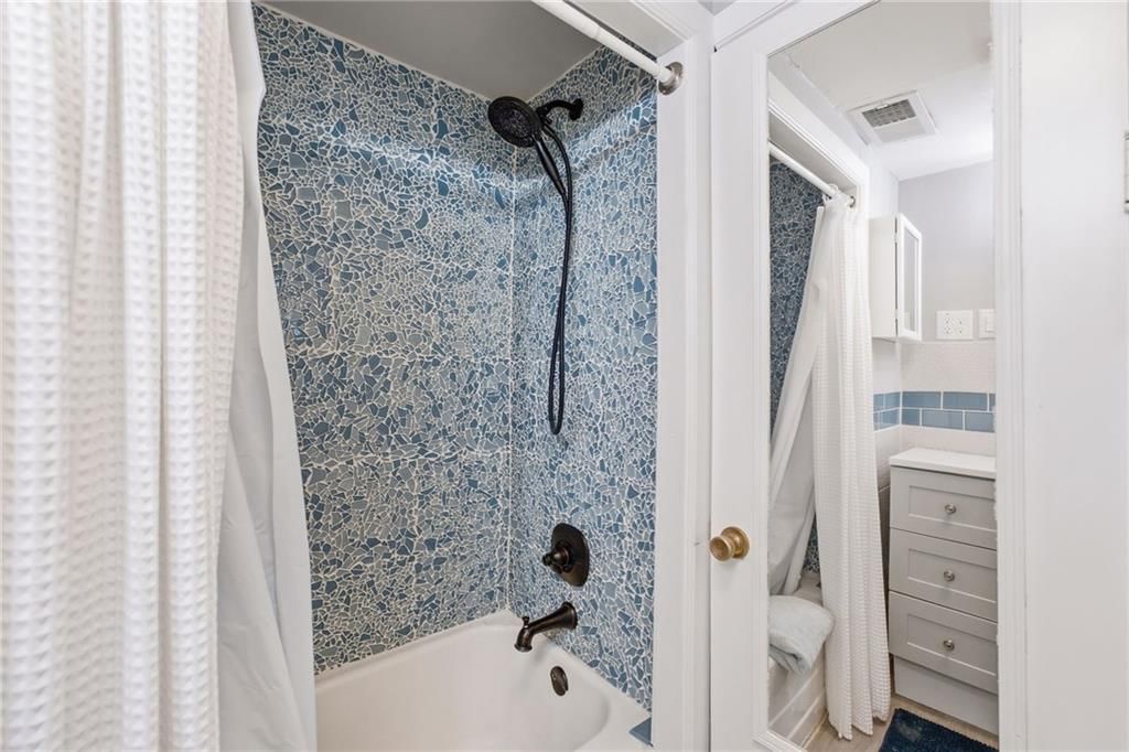 152 Beach Drive — photo 16