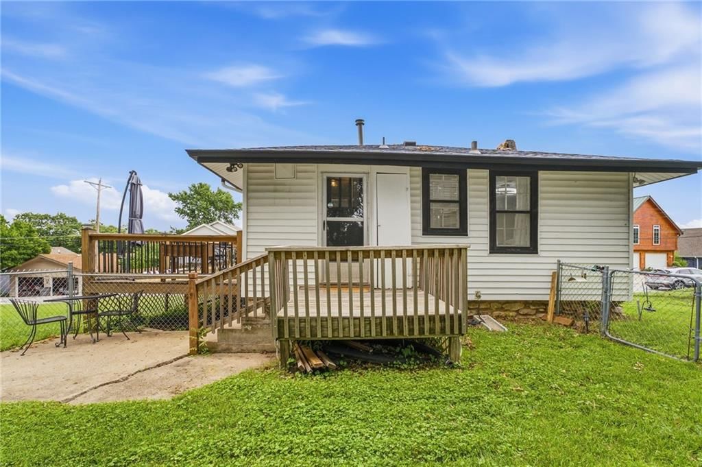 152 Beach Drive — photo 19