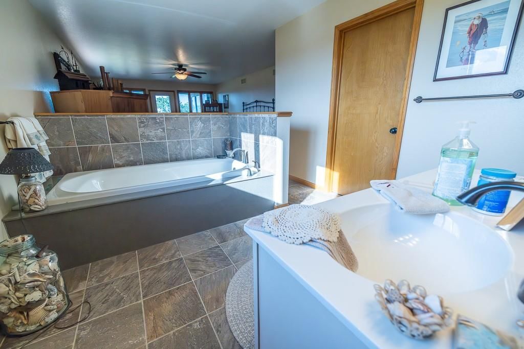 662 West 6th Street — photo 81