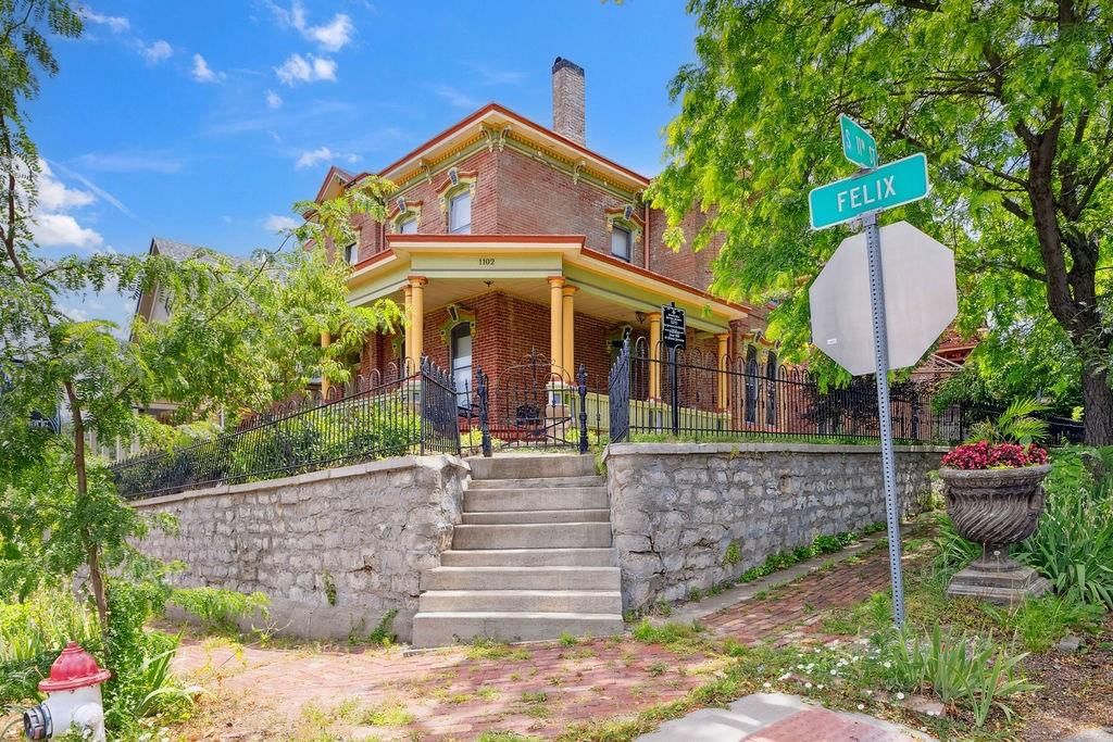 1102 Felix Street — photo 8