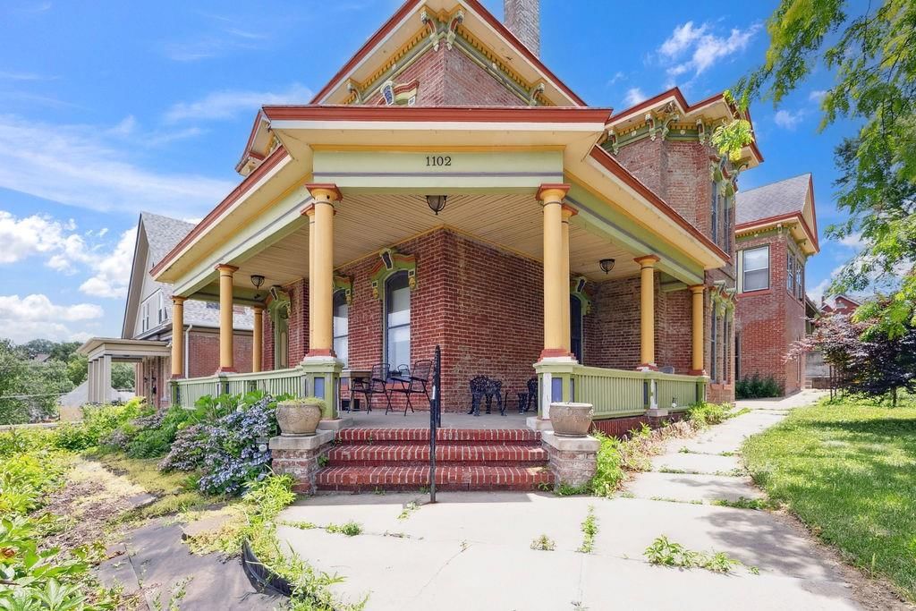 1102 Felix Street — photo 10