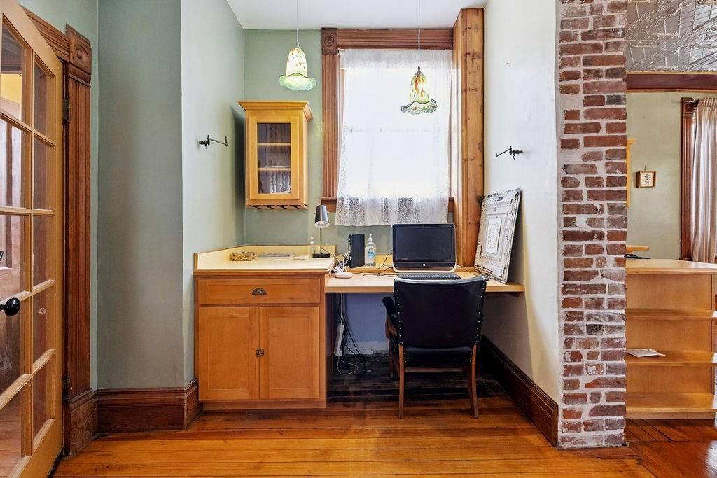 1102 Felix Street — photo 35