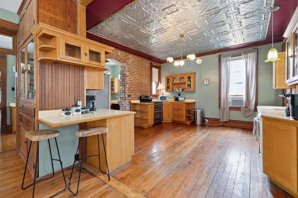 1102 Felix Street — photo 41