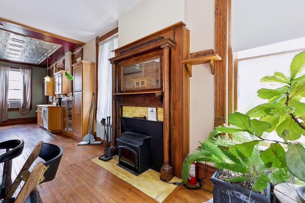 1102 Felix Street — photo 48