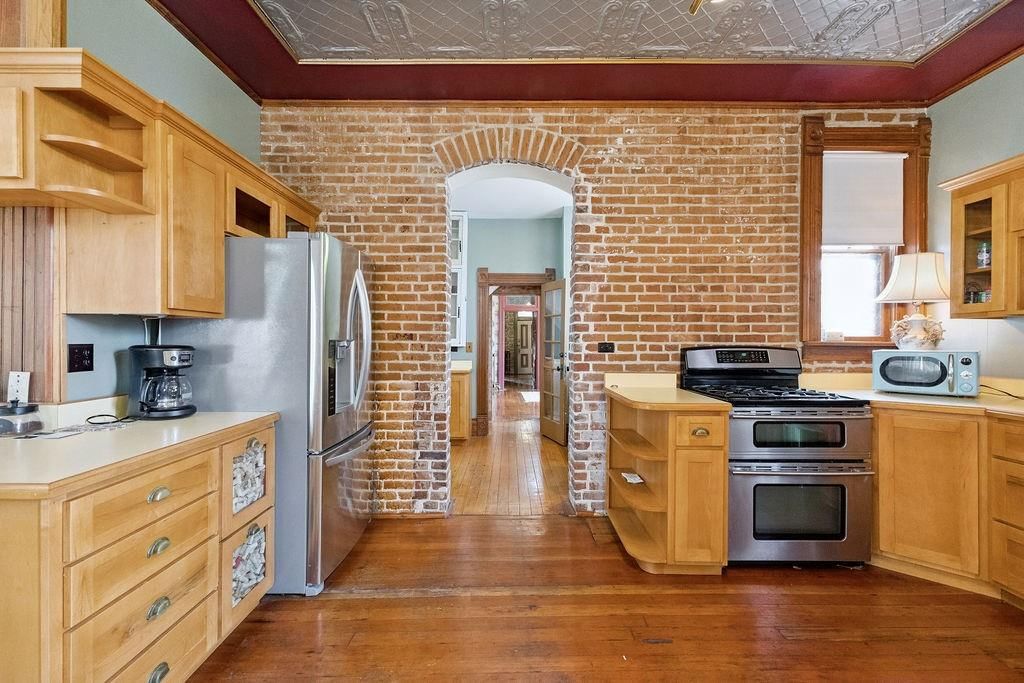 1102 Felix Street — photo 49