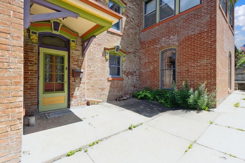 1102 Felix Street — photo 95