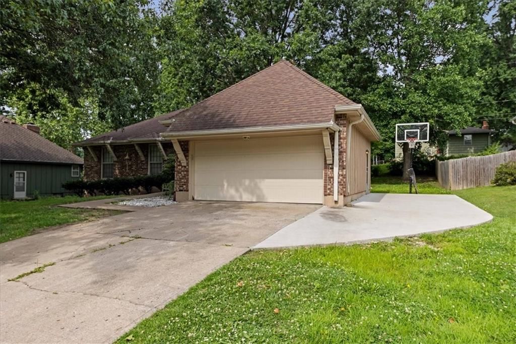 3604 S Emery Street — photo 2