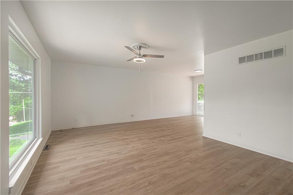 8136 Berger Avenue — photo 4