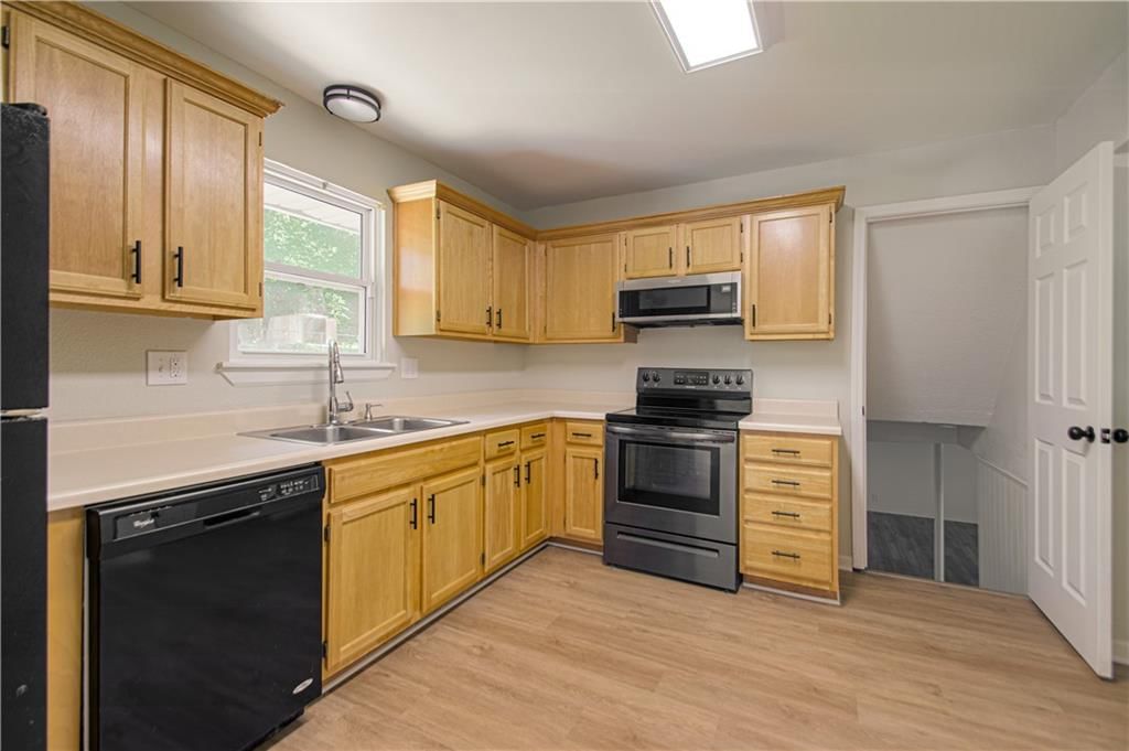 8136 Berger Avenue — photo 10