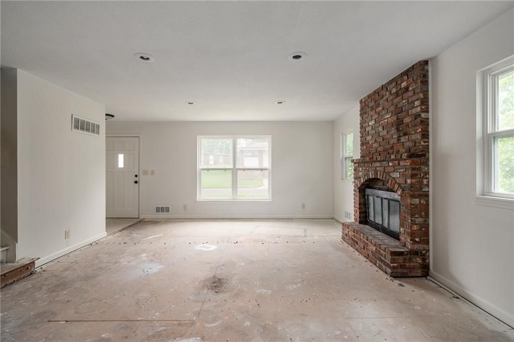 9302 W 83rd Street — photo 4