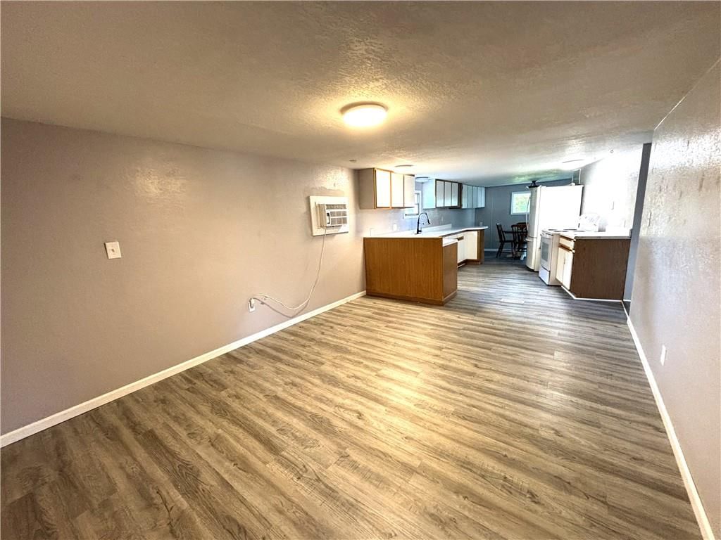 8288 Lee Road — photo 4