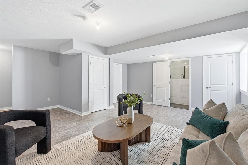 21141 Noble Street — photo 31