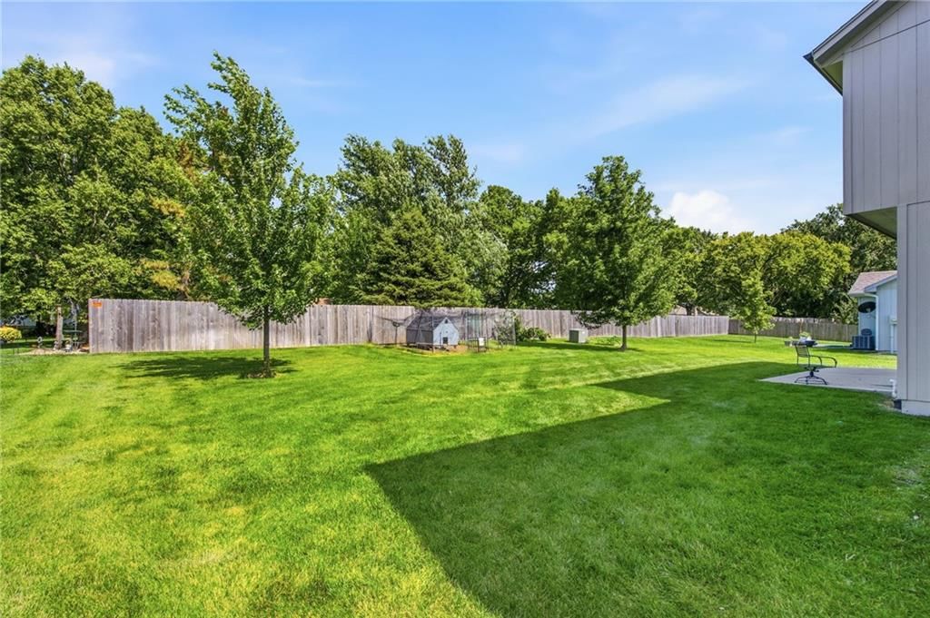 21141 Noble Street — photo 37