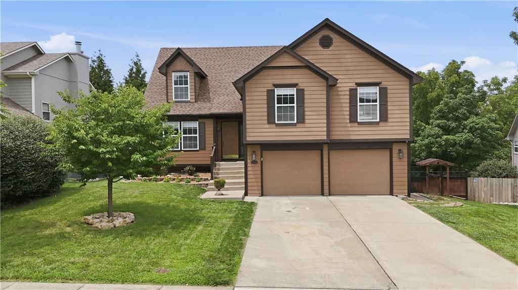 1612 NE Bluff Street, Lee's Summit, MO