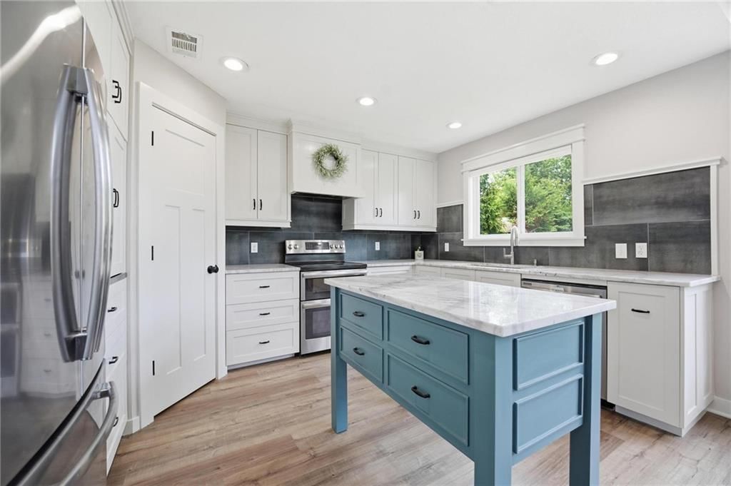 1612 NE Bluff Street — photo 9