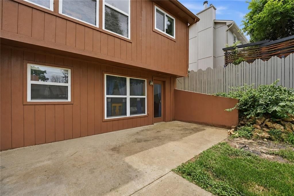 1612 NE Bluff Street — photo 31