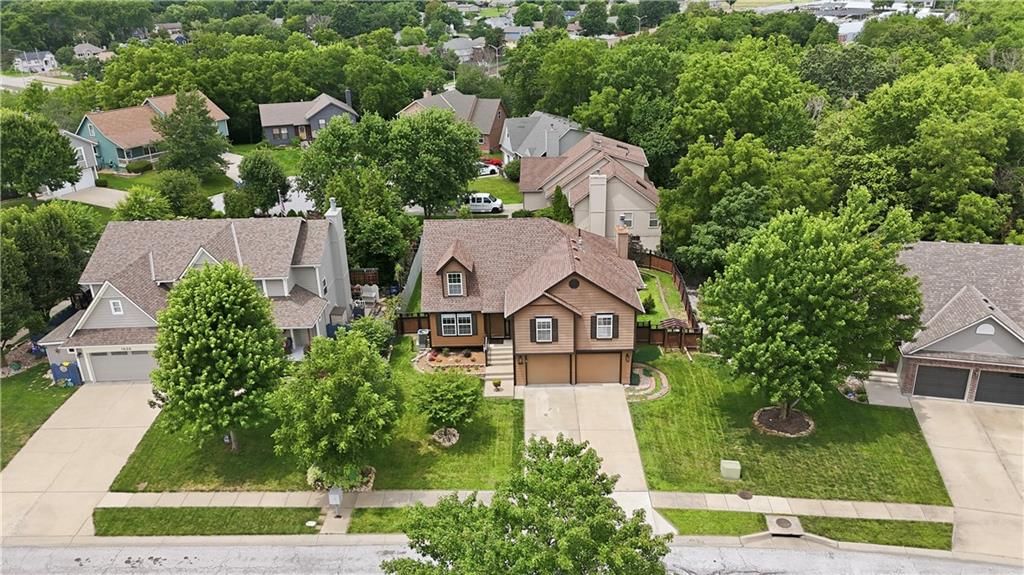 1612 NE Bluff Street — photo 34