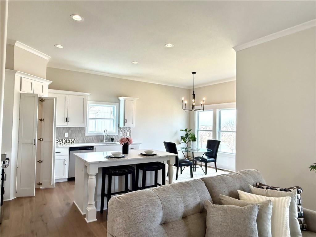 Photo 7 of 46 - 9810 N Laurel Avenue, Kansas City, MO 64157