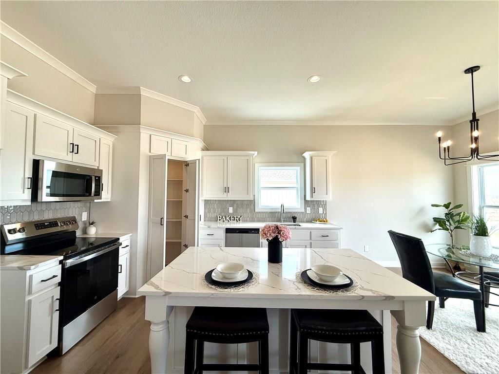 Photo 8 of 46 - 9810 N Laurel Avenue, Kansas City, MO 64157