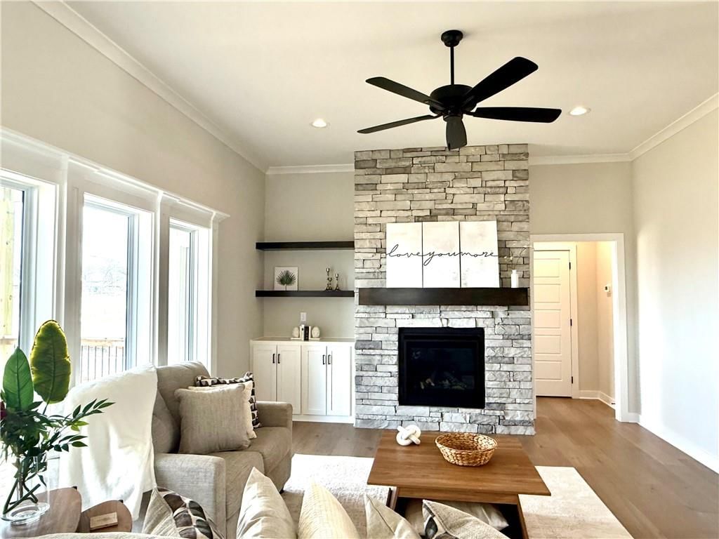 Photo 10 of 46 - 9810 N Laurel Avenue, Kansas City, MO 64157