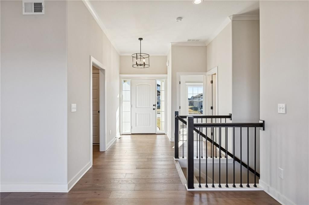 Photo 12 of 46 - 9810 N Laurel Avenue, Kansas City, MO 64157