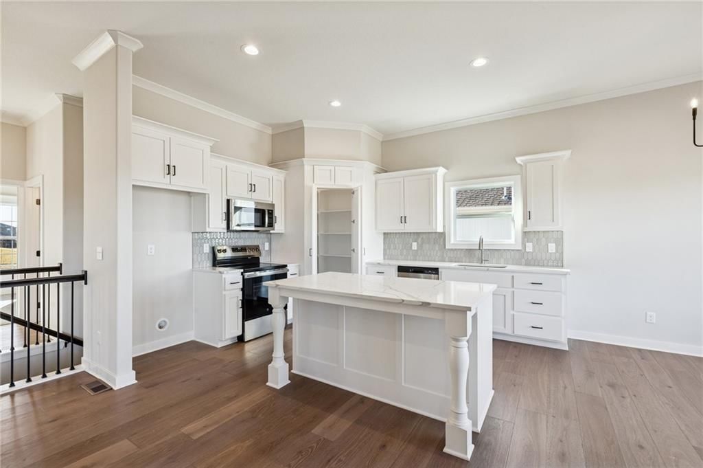 Photo 16 of 46 - 9810 N Laurel Avenue, Kansas City, MO 64157