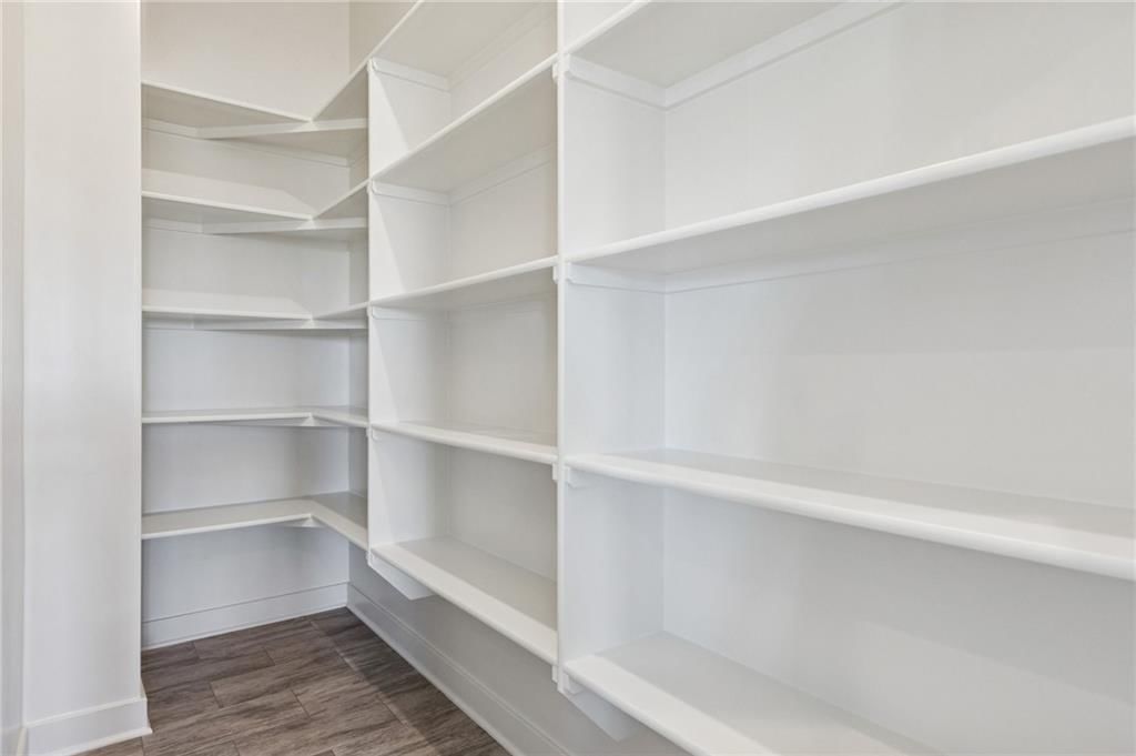Photo 17 of 46 - 9810 N Laurel Avenue, Kansas City, MO 64157